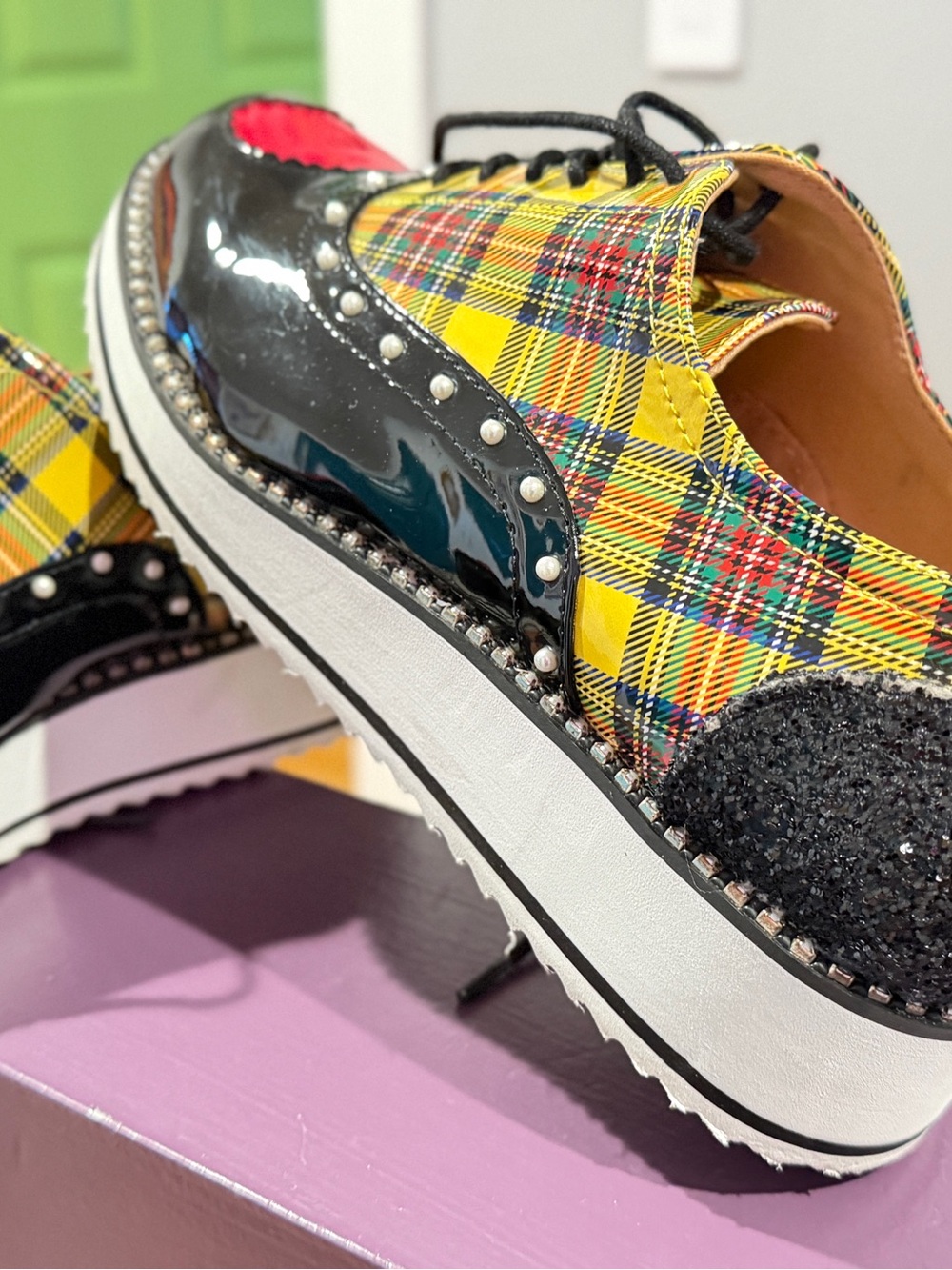 Betsy Johnson Plaid Platform Oxfords w/Heart Detail - Picture 4 of 7